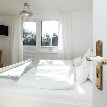 Haus Delphin Апартаменты Йюст